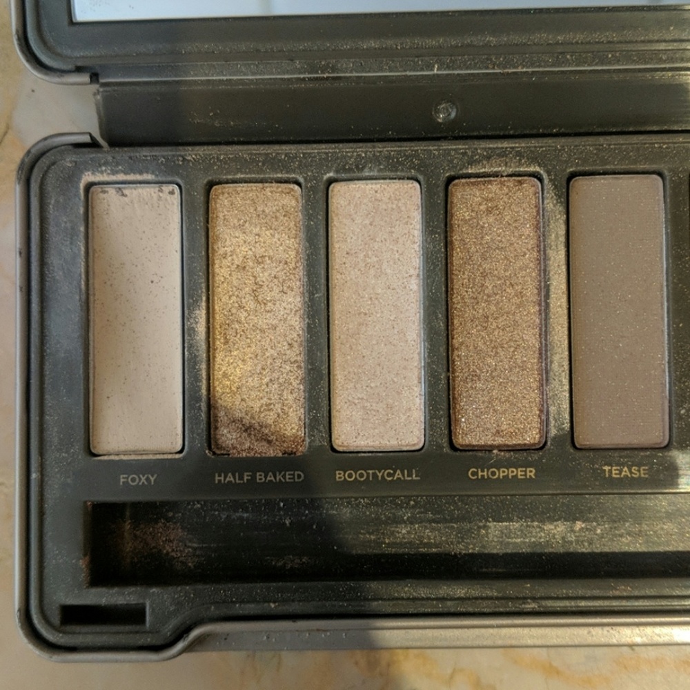 Eyeshadow - Picture 2 of 4